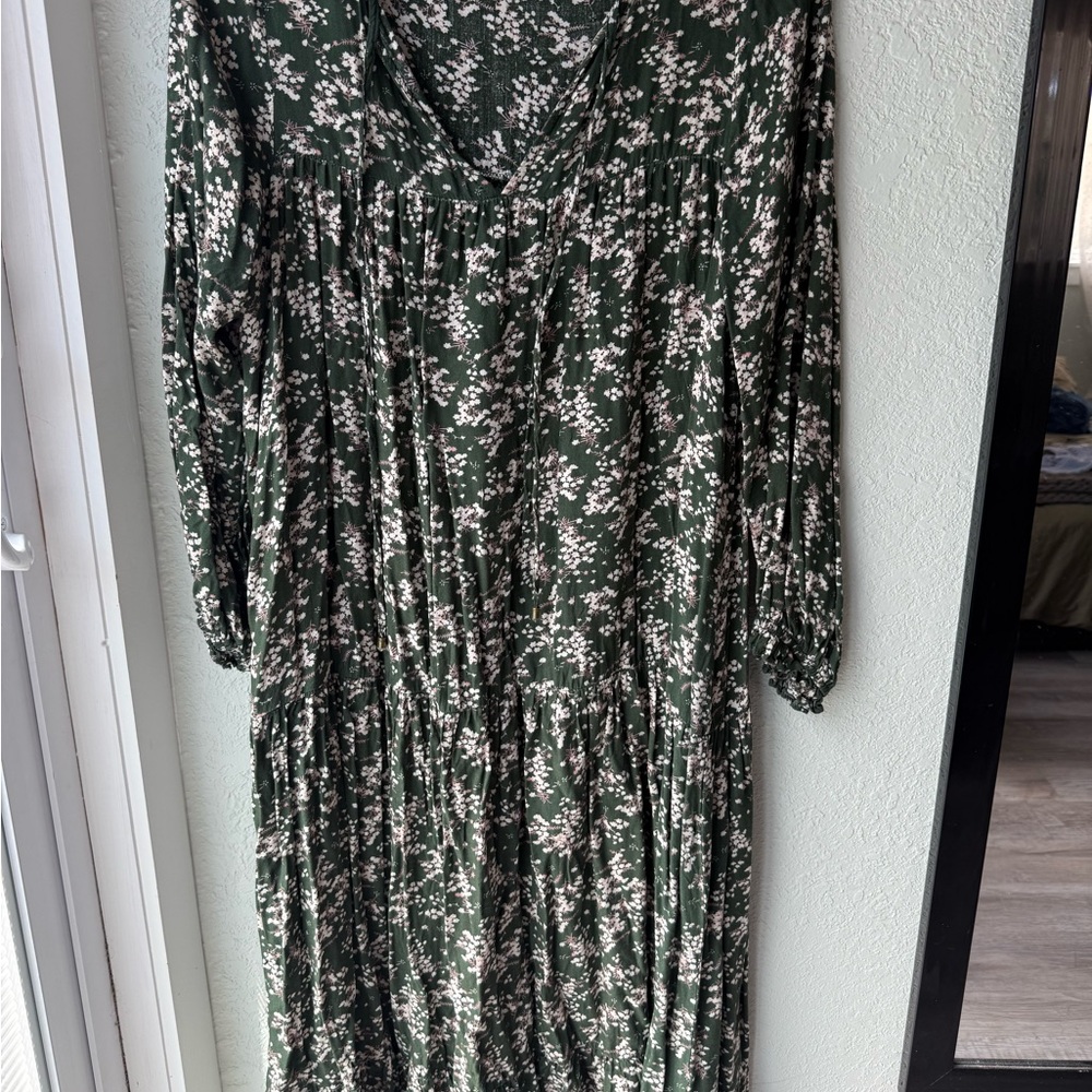 Carly Jean Los Angeles Dark Green Floral Dress